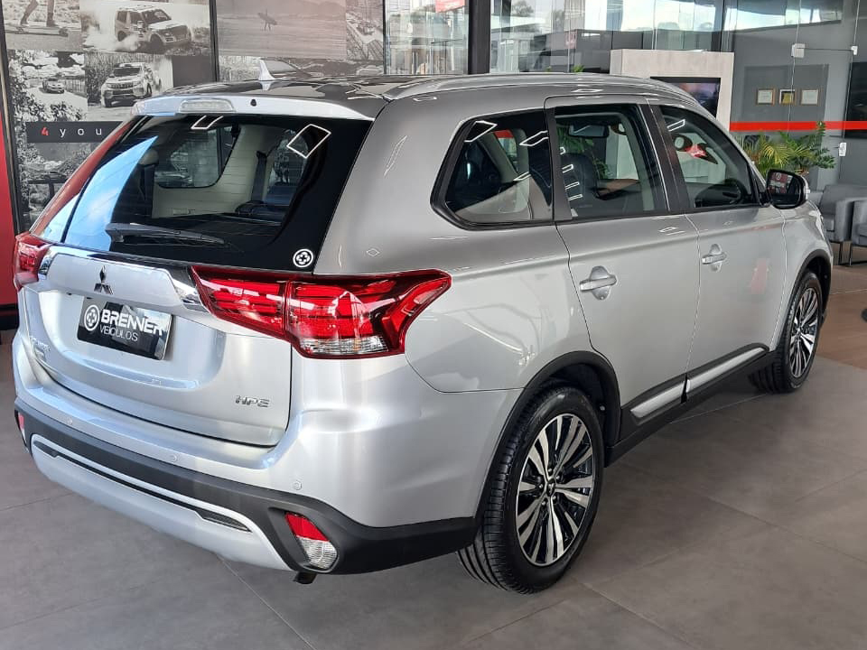 Foto Mitsubishi Outlander HPE 2.0 2020