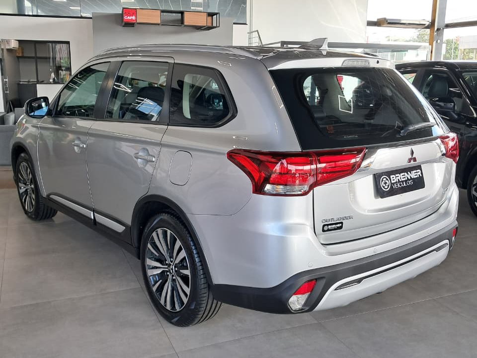 Foto Mitsubishi Outlander HPE 2.0 2020