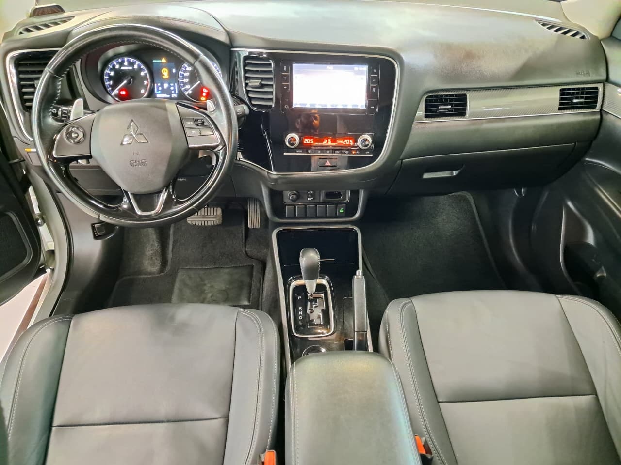 Foto Mitsubishi Outlander HPE 2.0 2020