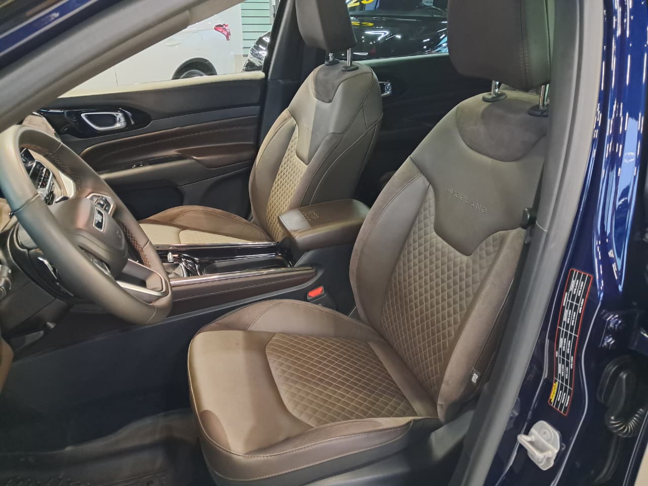 Foto Jeep Commander Overland 2.0T Gasolina