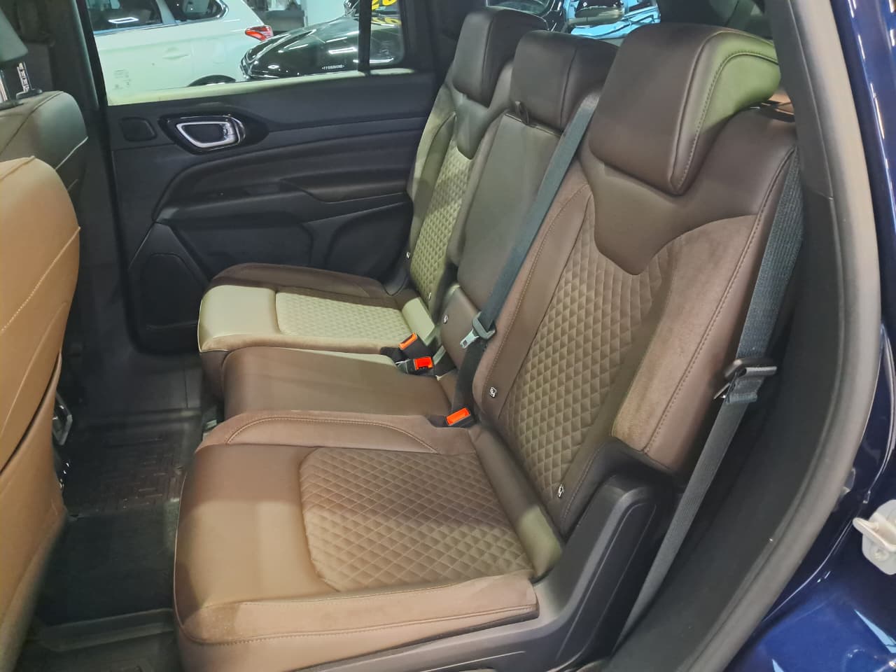 Foto Jeep Commander Overland 2.0T Gasolina